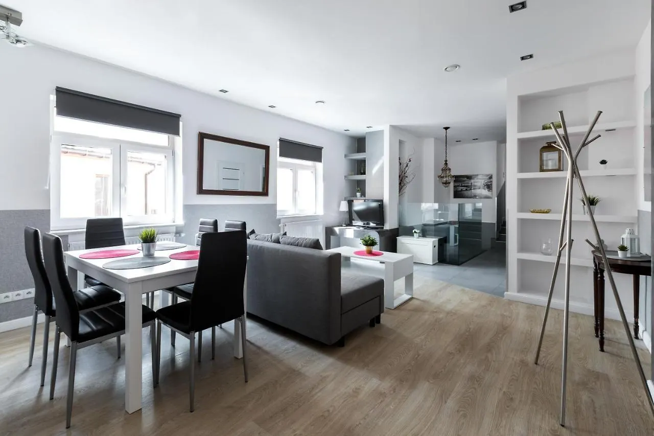 קרקוב Wawel Cracow Old City Apartments - Friendhouse Apartments 0*,  פולין