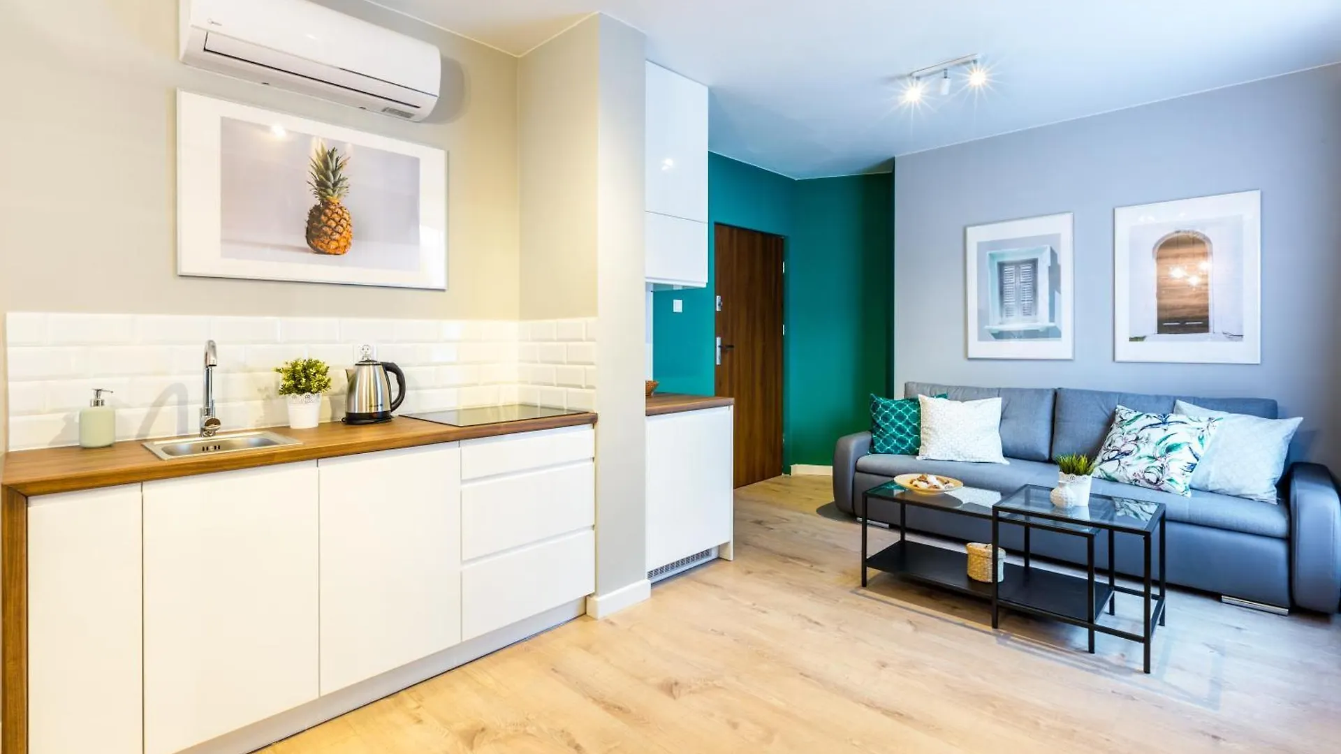 Wawel Cracow Old City Apartments - Friendhouse Apartments Краков 0*,  Польша